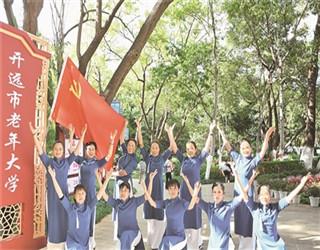 “十四冬”高山滑雪:首日决出滑降两金
